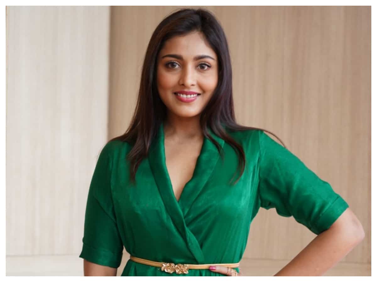 Madhu Shalini | గ్రీన్ డ్రెస్‌లో మధు శాలిని లేటేస్ట్ ఫొటోలు..