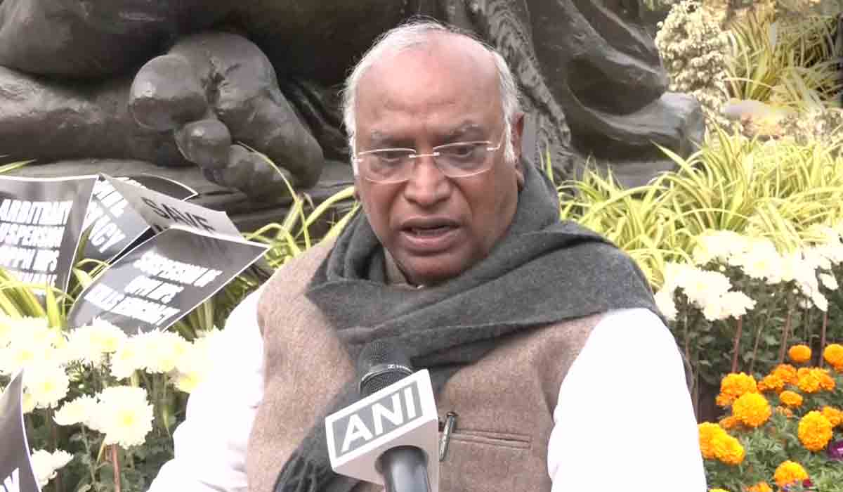Mallikharjuna Kharge: రాజ్య‌స‌భ‌లో ఆ 12 మంది ఎంపీల స‌స్పెన్ష‌న్ రాజ్యాంగ‌ విరుద్ధం