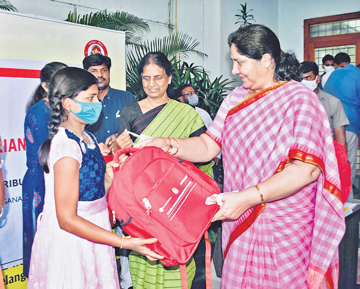 ప్రభుత్వ బడుల్లోకి అంగన్‌వాడీలు