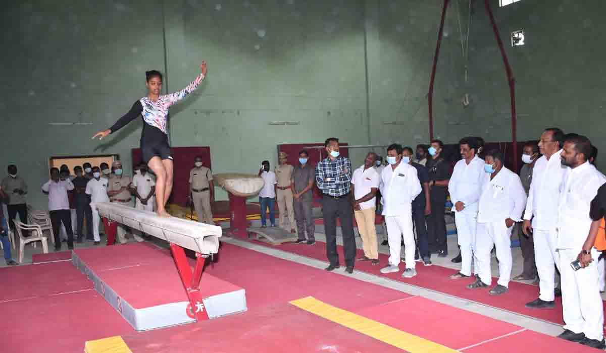 తెలంగాణ స్పోర్ట్స్‌ స్కూల్‌ను సందర్శించిన మంత్రులు శ్రీనివాస్‌గౌడ్‌, మల్లారెడ్డి