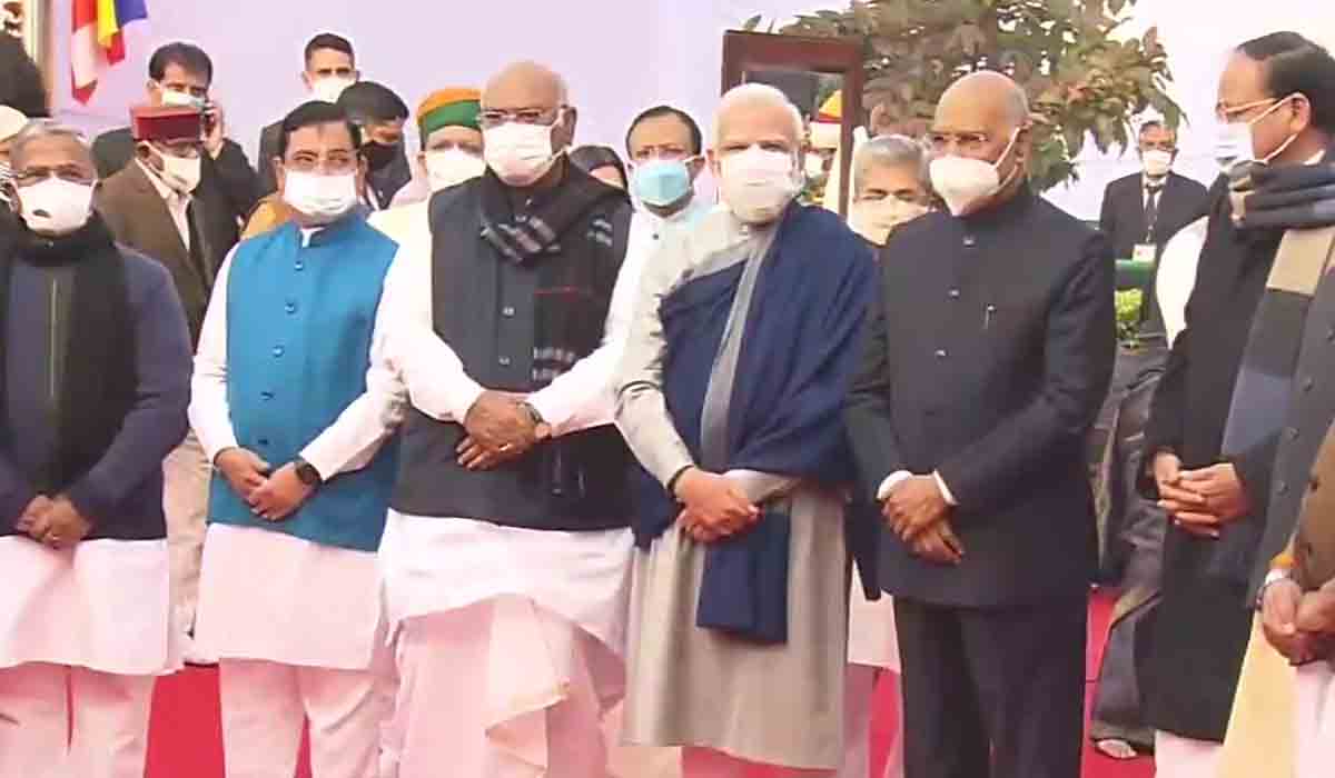 రాజ్యాంగ నిర్మాతకు రాష్ట్రపతి, ప్రధాని మోదీ ఘన నివాళి