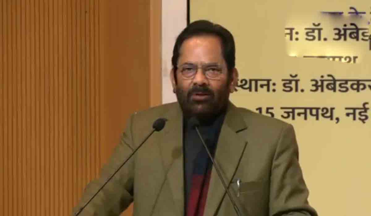 21 ఏండ్లదాక ఆపితే ఆడ‌పిల్ల‌లు తిరుగుబోతులవుతార‌ట‌..!: కేంద్ర‌మంత్రి న‌ఖ్వీ