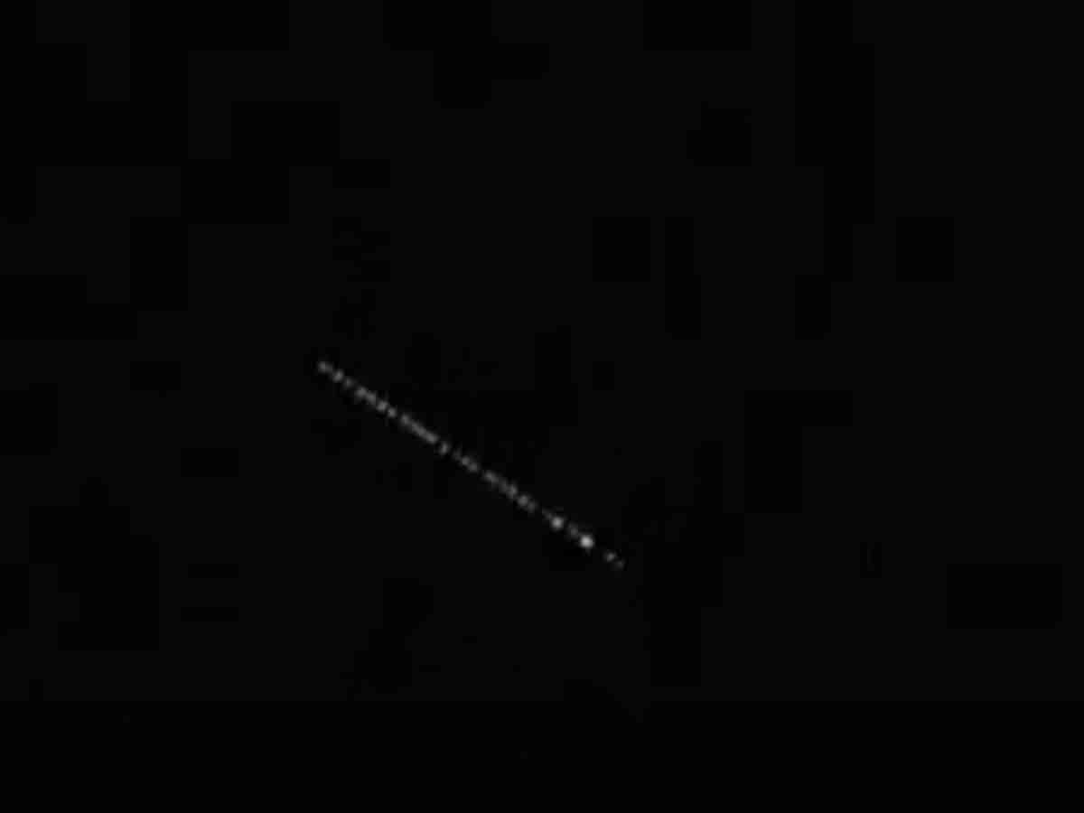 ఆకాశంలో వింత కాంతులు.. ఆందోళన చెందిన స్థానికులు