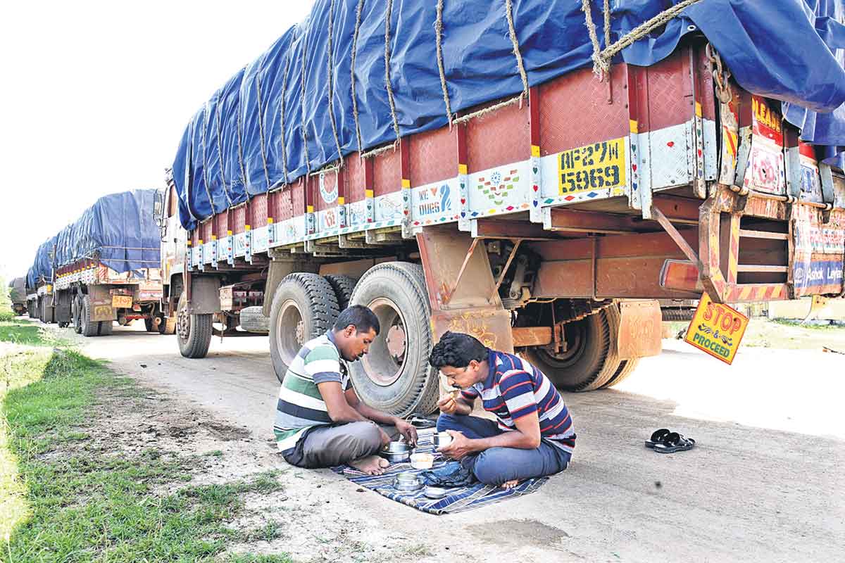 తంగేళ్లు దాటని బియ్యం మూటలు
