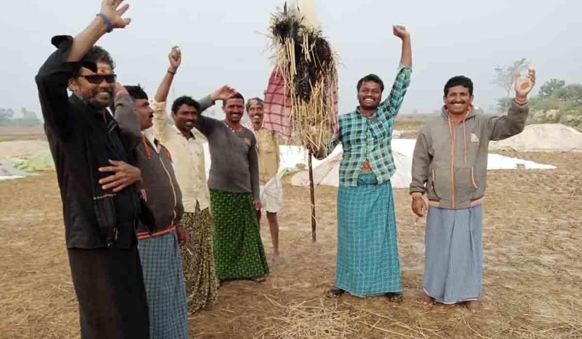 చావు డప్పు.. ఊరూరా కొనసాగుతున్న రైతు నిరసనలు