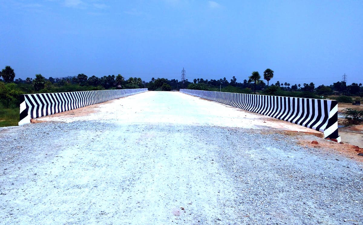 వంతెన వచ్చింది..వరద కష్టాలు తీర్చింది