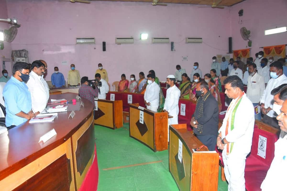 సీఎం కేసీఆర్‌ ధర్నాతోనే వ్యవసాయచట్టాలు రద్దు