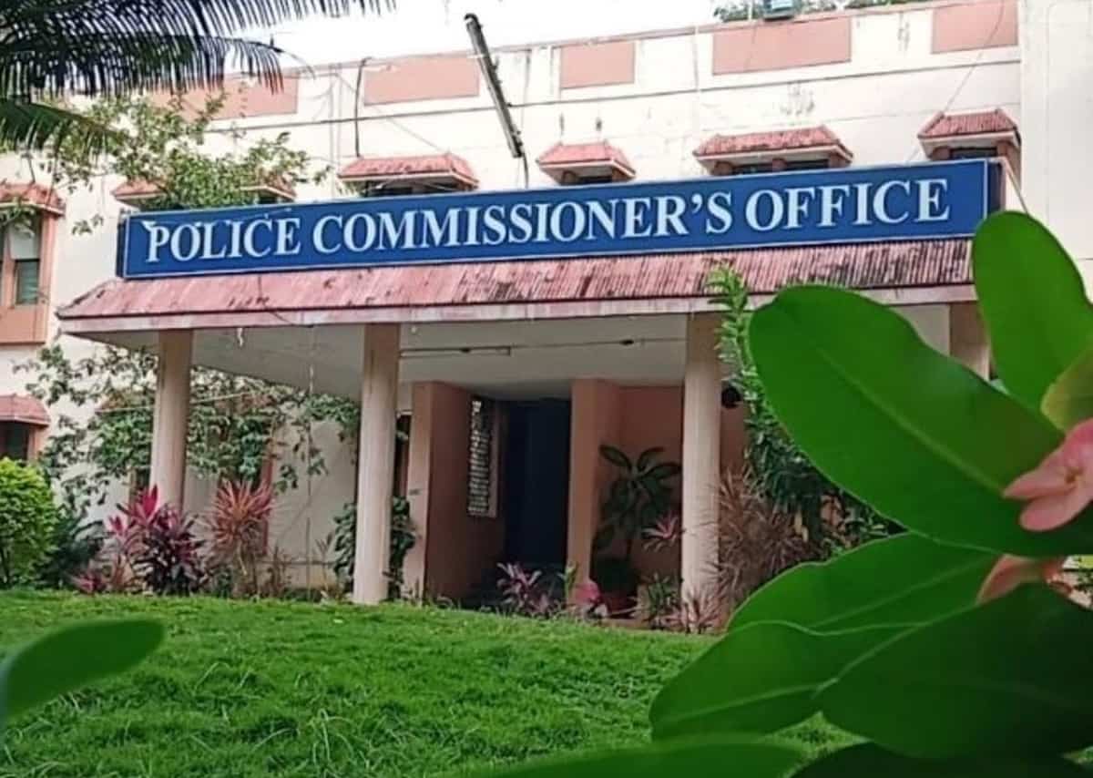 పోలీసు శాఖలో బదిలీలు