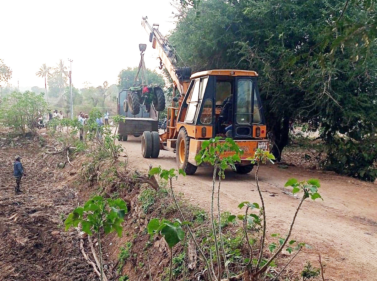 అటవీశాఖ అధికారులపై దాడి