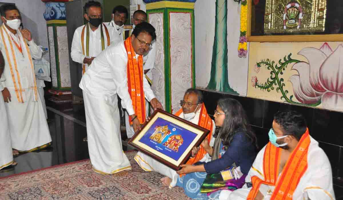 మల్లన్న సేవలో కేంద్ర గ్రామీణాభివృద్ధి కార్యదర్శి నాగేంద్రనాథ్