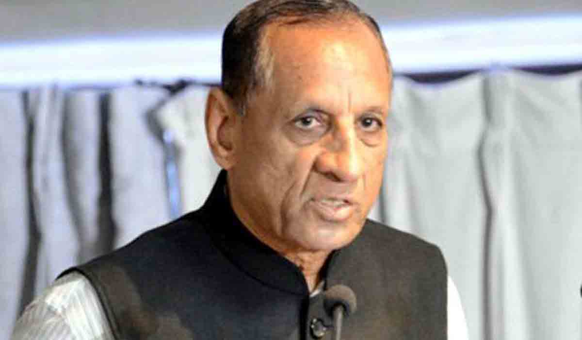 మాజీ గ‌వ‌ర్న‌ర్ న‌ర‌సింహ‌న్‌ను ప‌రామ‌ర్శించిన సీఎం కేసీఆర్