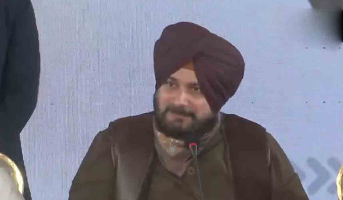 ఈ లాలీపాప్‌ను ఎప్ప‌టిదాక అందించ‌గ‌ల‌వు..?: ఉచిత విద్యుత్‌పై కేజ్రివాల్‌కు సిద్ధూ ప్ర‌శ్న‌