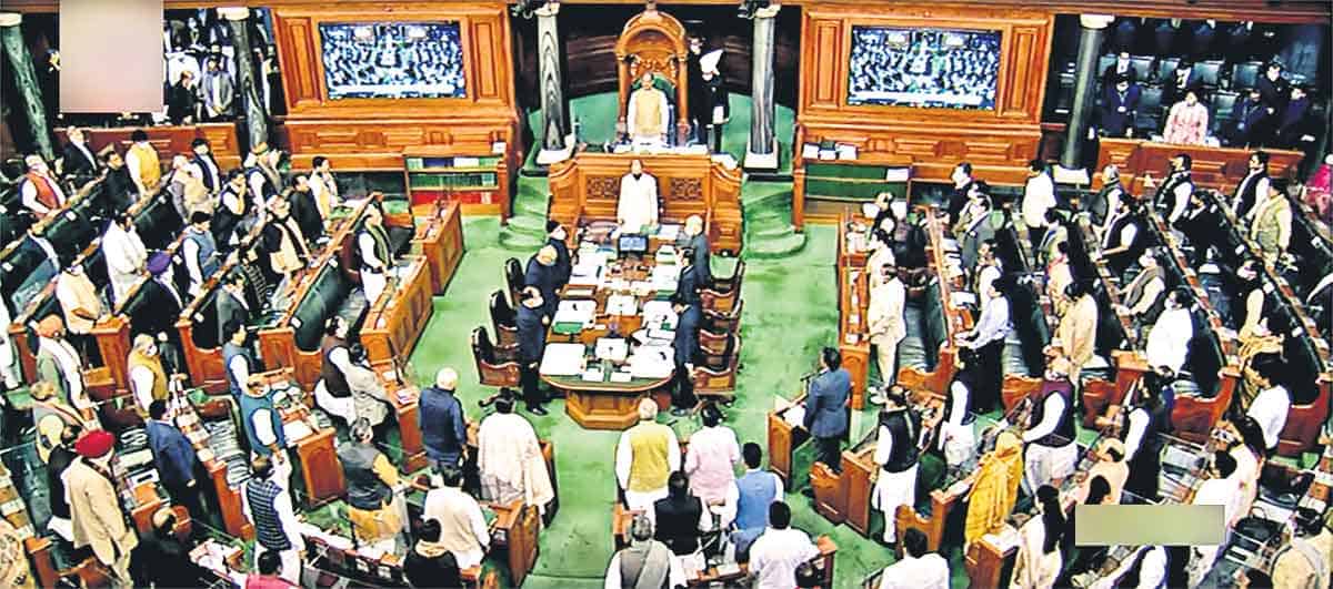 వీరులకు జాతి నివాళి