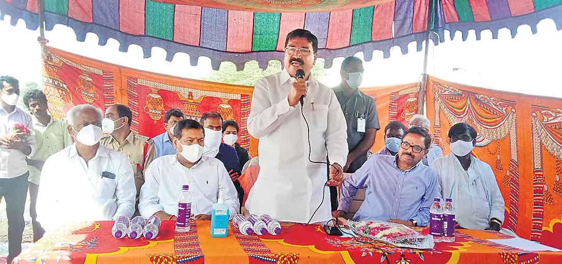 సేద్యం తెలియని కేంద్ర మంత్రులు