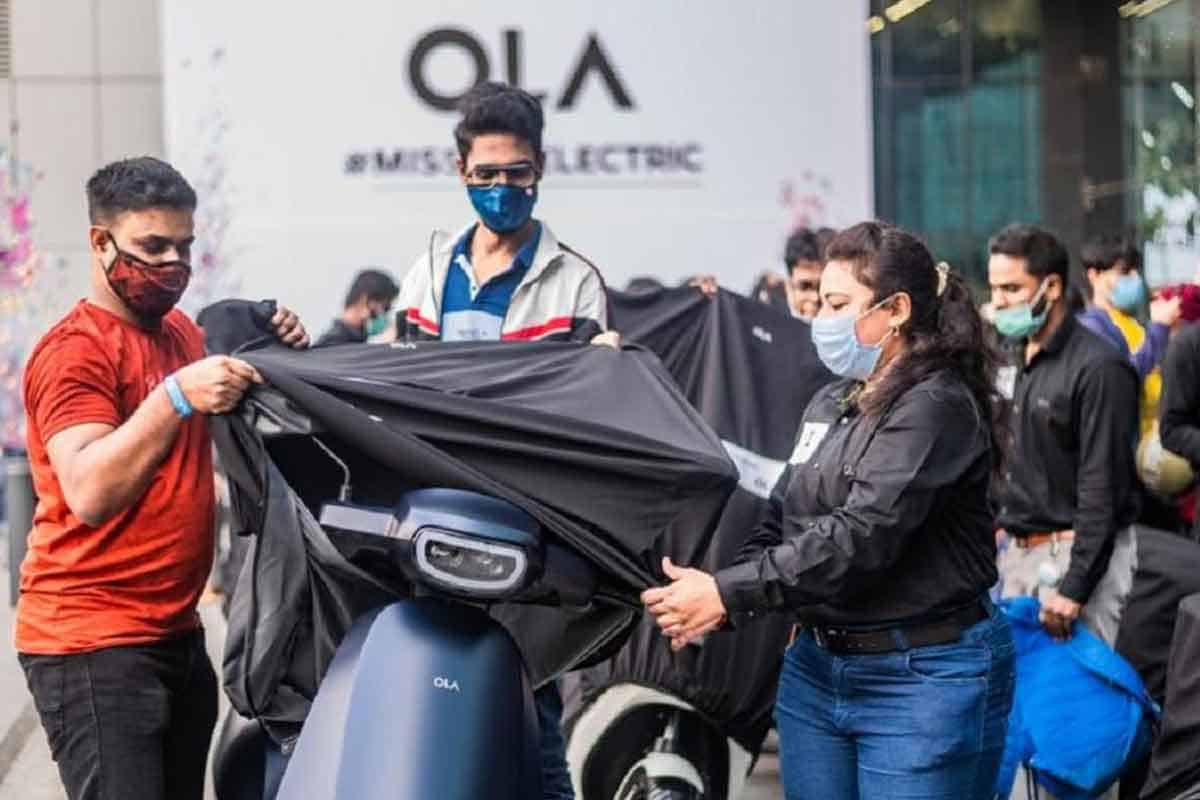 Ola Scooters | 100 ఓలా ఎల‌క్ట్రిక్ స్కూట‌ర్ల డెలివ‌రీ షురూ!