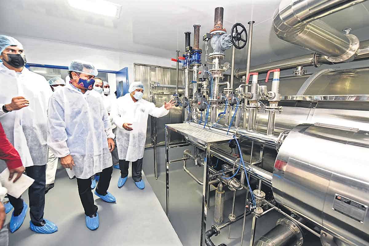 లక్ష కోట్ల లైఫ్‌ సైన్సెస్‌.. వైద్యపరికరాల తయారీ కేరాఫ్‌గా హైదరాబాద్‌