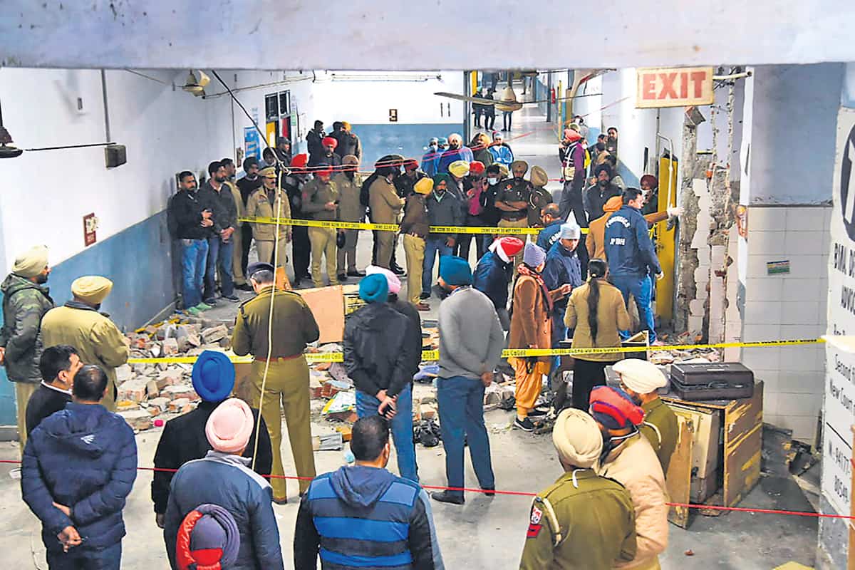 లూధియానా పేలుళ్లలో మరణించిన వ్యక్తి మాజీ పోలీస్‌