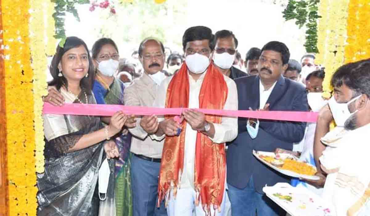 మెరుగైన వైద్యం అందించ‌డ‌మే ప్ర‌భుత్వ ల‌క్ష్యం : మంత్రి వేముల‌