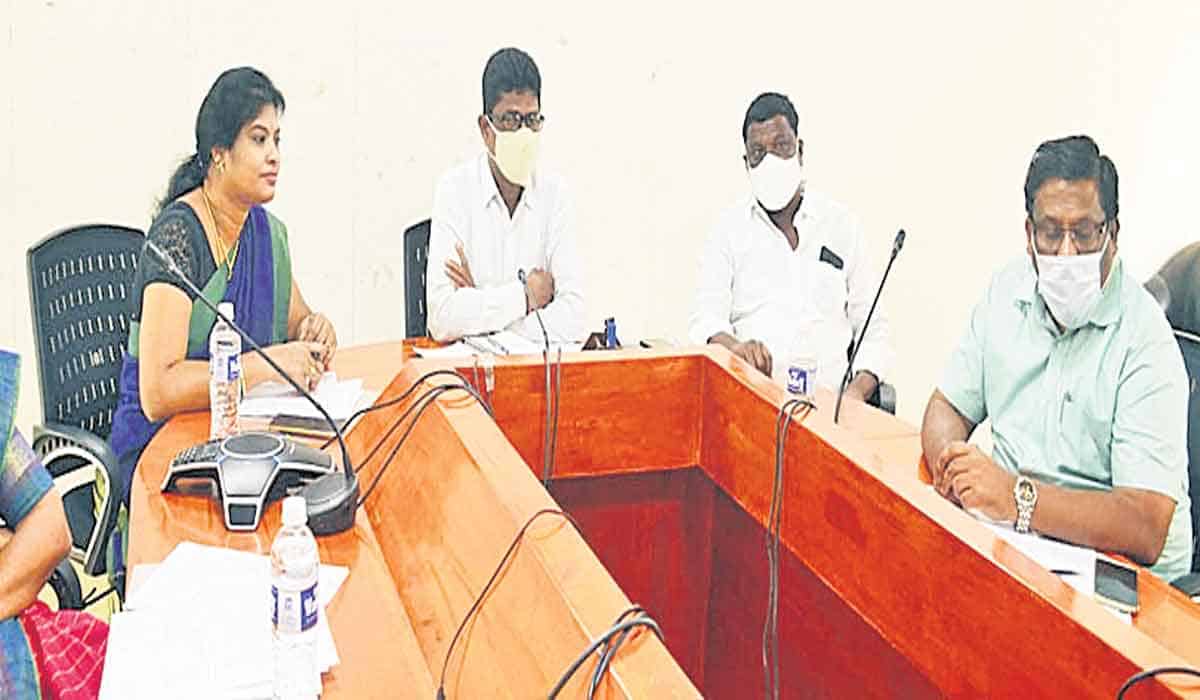 అభివృద్ధి పనులపై పర్యవేక్షణ అవసరం