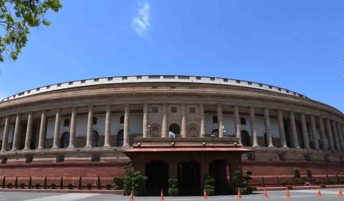 హాజరు తప్పనిసరి.. ఎంపీలకు విప్‌ జారీచేసిన కాంగ్రెస్‌, బీజేపీ