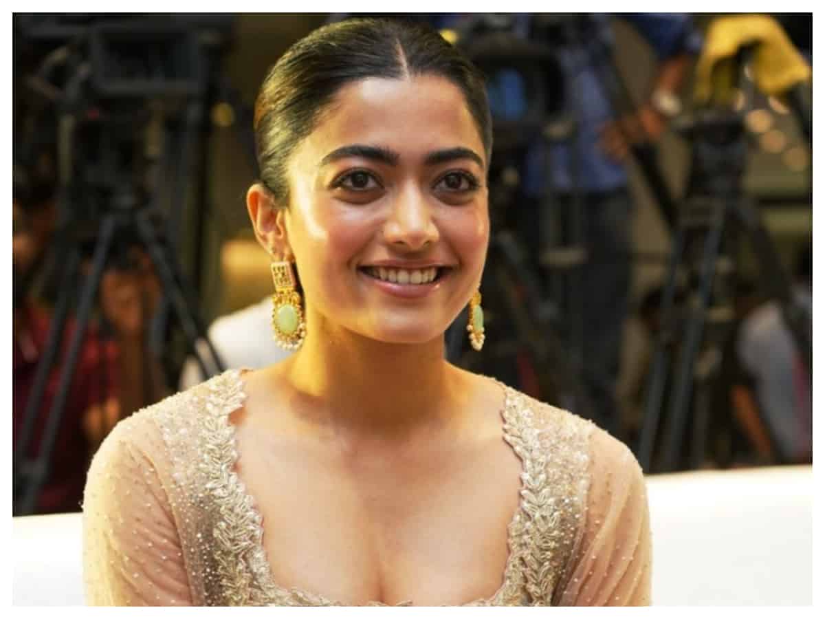 Rashmika Mandanna | పుష్ప మూవీ ప్రెస్ మీట్‌లో ర‌ష్మిక మంద‌న్న..