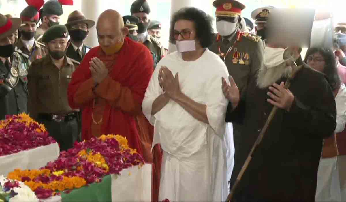 Religious leaders: సీడీఎస్ జ‌న‌ర‌ల్ బిపిన్ రావ‌త్ దంప‌తుల‌కు మ‌తపెద్ద‌ల ఘ‌న నివాళులు