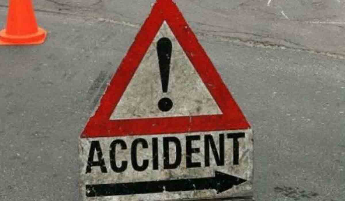 రోడ్డు ప్ర‌మాదంలో భార్య మృతి.. భ‌ర్త‌ను అరెస్ట్ చేసిన పోలీసులు