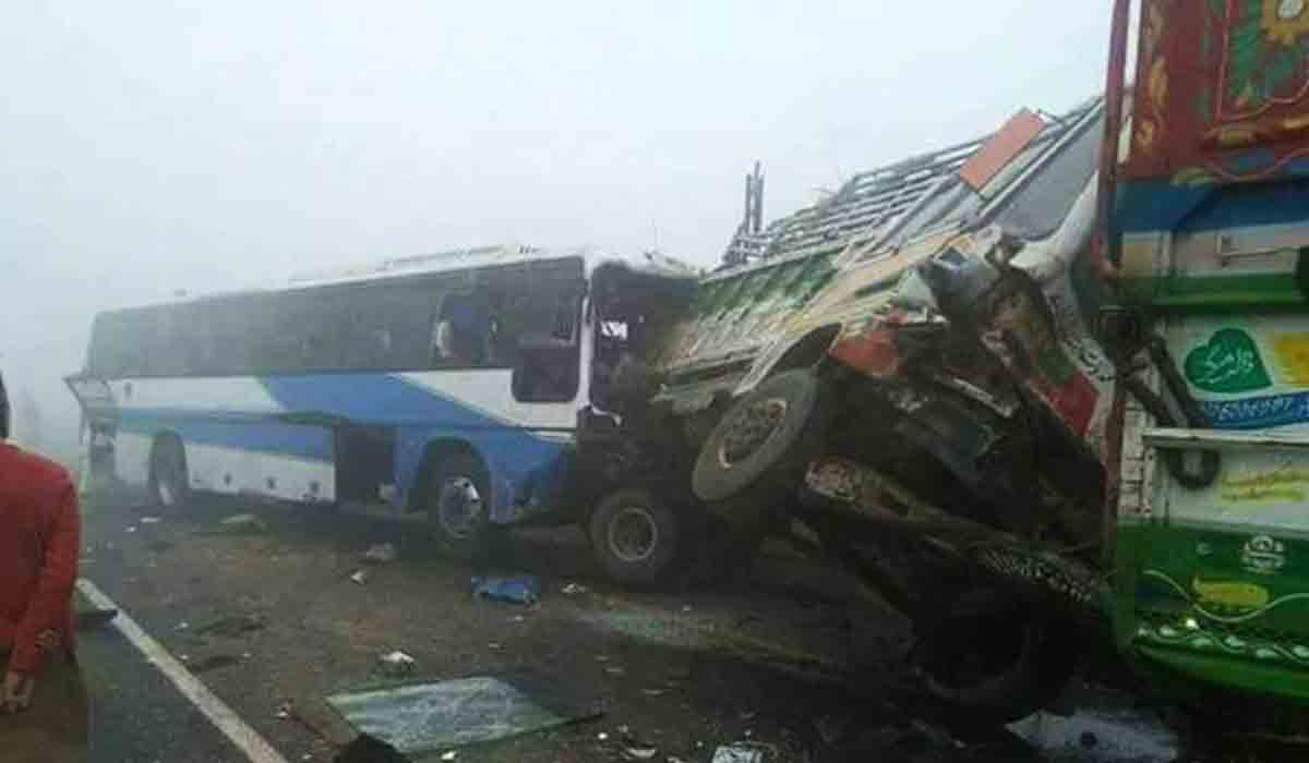 Road accidents: ఒక్క రోజులోనే 1000 రోడ్డు ప్ర‌మాదాలు.. 11 మంది దుర్మ‌ర‌ణం, 576 మందికి తీవ్ర‌గాయాలు..!