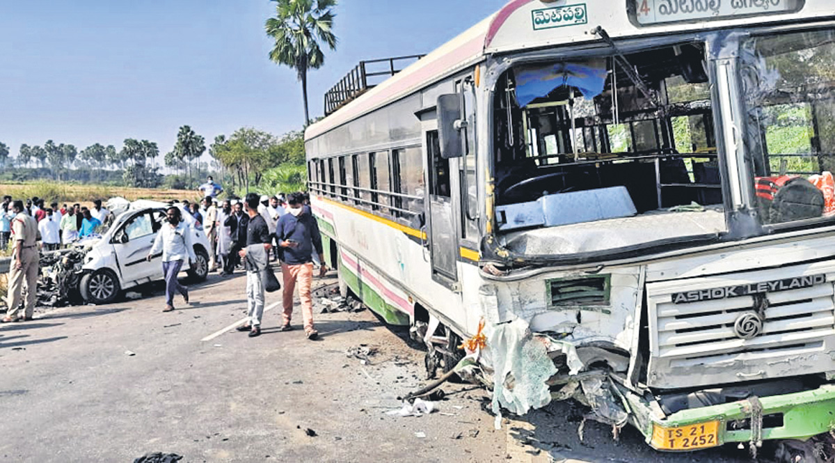 పెండ్లి షాపింగ్‌ కు వెళ్లివస్తూ..