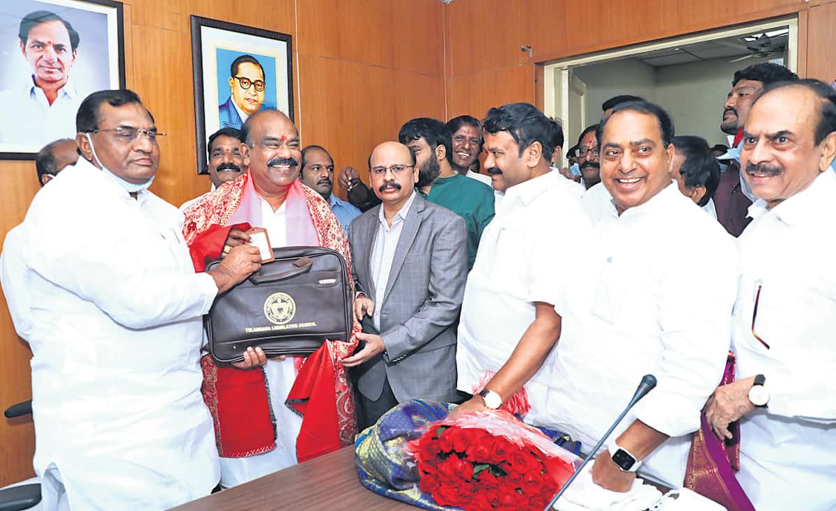 ఎమ్మెల్సీగా సిరికొండ ప్రమాణం