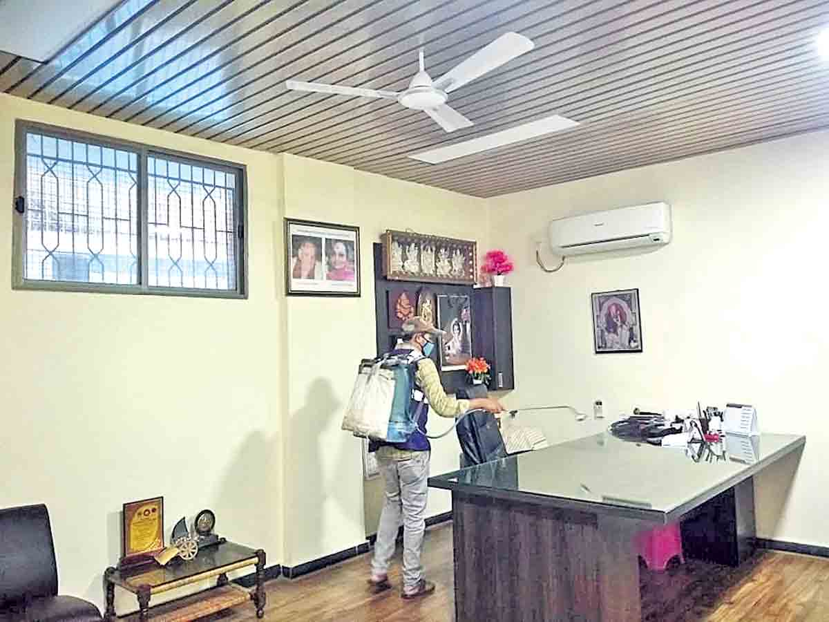 కరోనా కట్టిడి.. గ్రేటర్‌ అంతటా రసాయనాల పిచికారీ