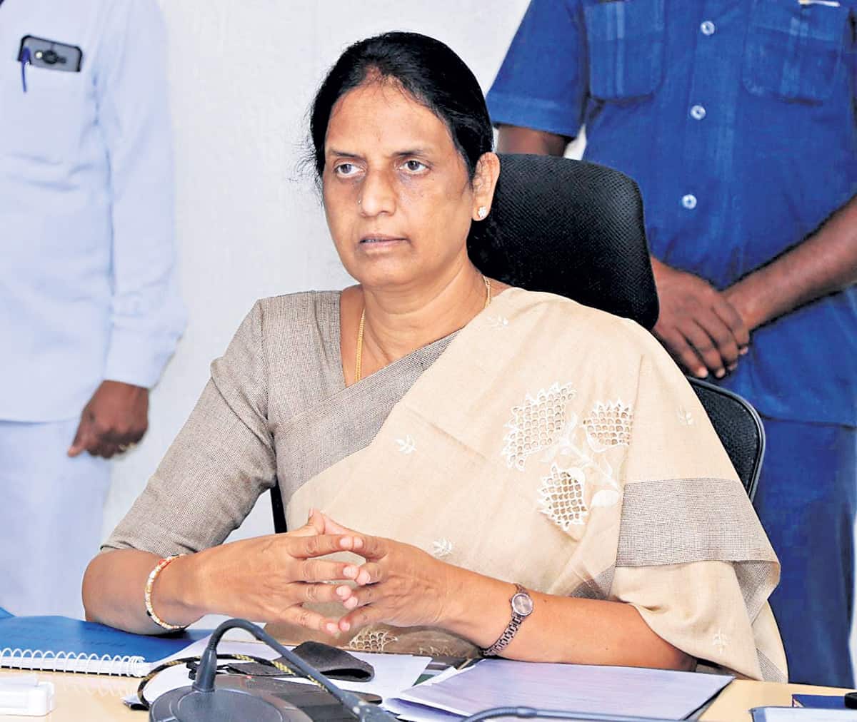 సర్కారుకు విద్యార్థుల భవిష్యత్తే ముఖ్యం