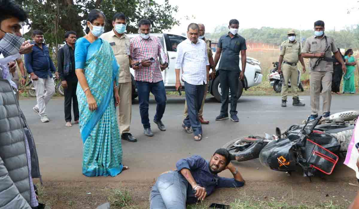 మాన‌వ‌త్వం చాటుకున్న మంత్రి స‌బితా ఇంద్రారెడ్డి