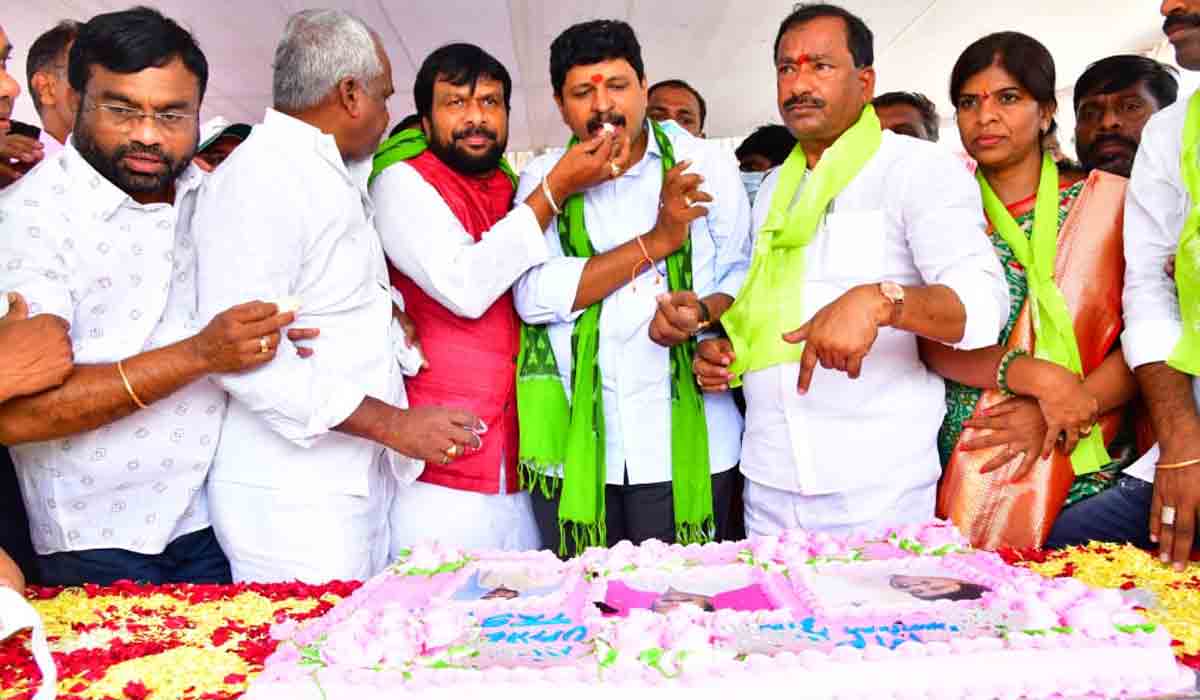 ఘ‌నంగా ఎంపీ సంతోష్ కుమార్ బ‌ర్త్‌డే వేడుక‌లు..