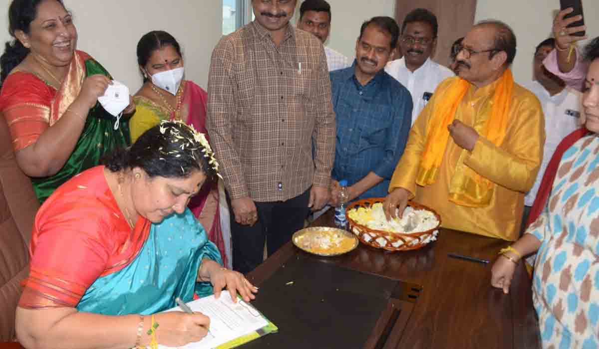 మహబూబాబాద్ జిల్లా కేంద్రంలో మంత్రి సత్యవతి రాథోడ్ క్యాంప్ ఆఫీసు ప్రారంభం