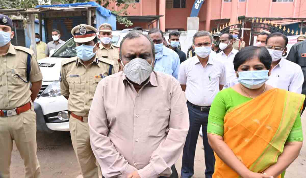 ఎమ్మెల్సీ ఎన్నిక‌లు.. పోలింగ్ కేంద్రాన్ని ప‌రిశీలించిన సీఈవో