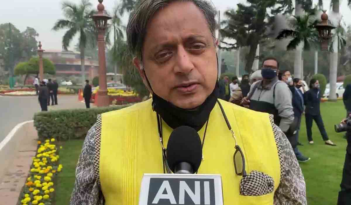 Shashi Tharoor: అందరికీ మాట్లాడే హ‌క్కుంద‌ని కేంద్రం తెలుసుకోవాలి