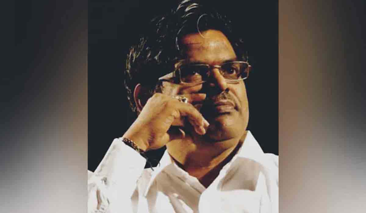 ఫిల్మ్‌ చాంబర్‌లో సిరివెన్నెల భౌతికఖాయం.. ప్రముఖుల నివాళి