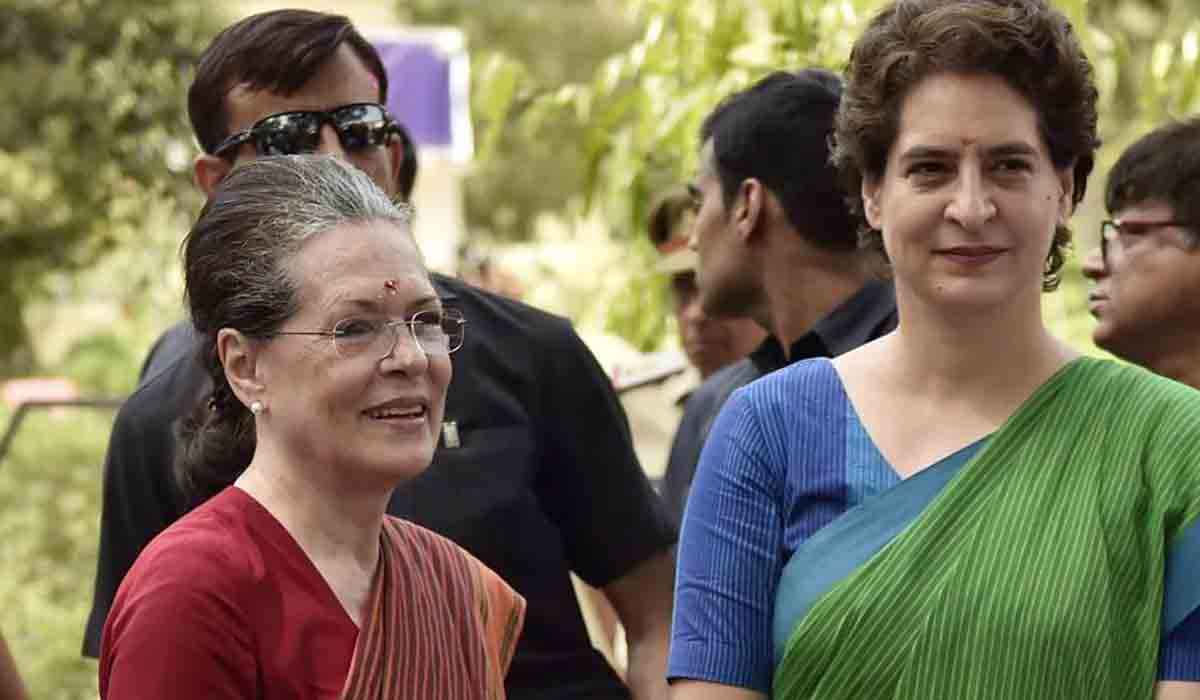 సోనియా, ప్రియాంక గాంధీ భద్రతపై కేంద్రం కీలక నిర్ణయం!