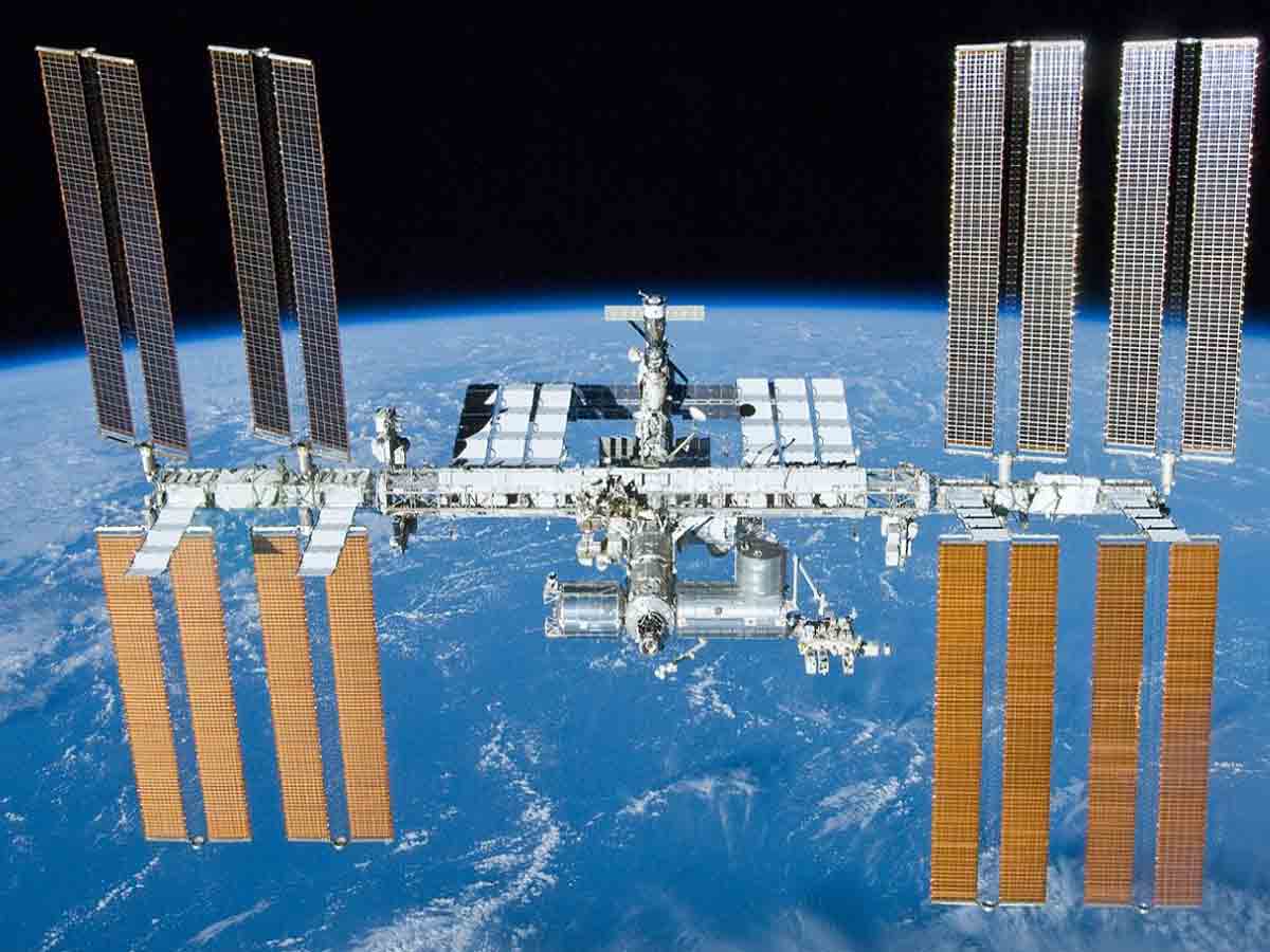 స్పేస్‌ స్టేషన్‌ కక్ష్య మార్పు.. ఎందుకంటే?