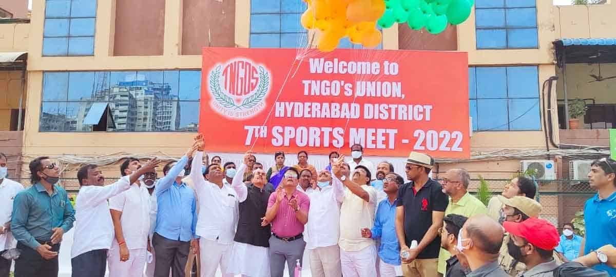 హోరాహోరీగా టీఎన్జీవో క్రికెట్‌ టోర్నీ