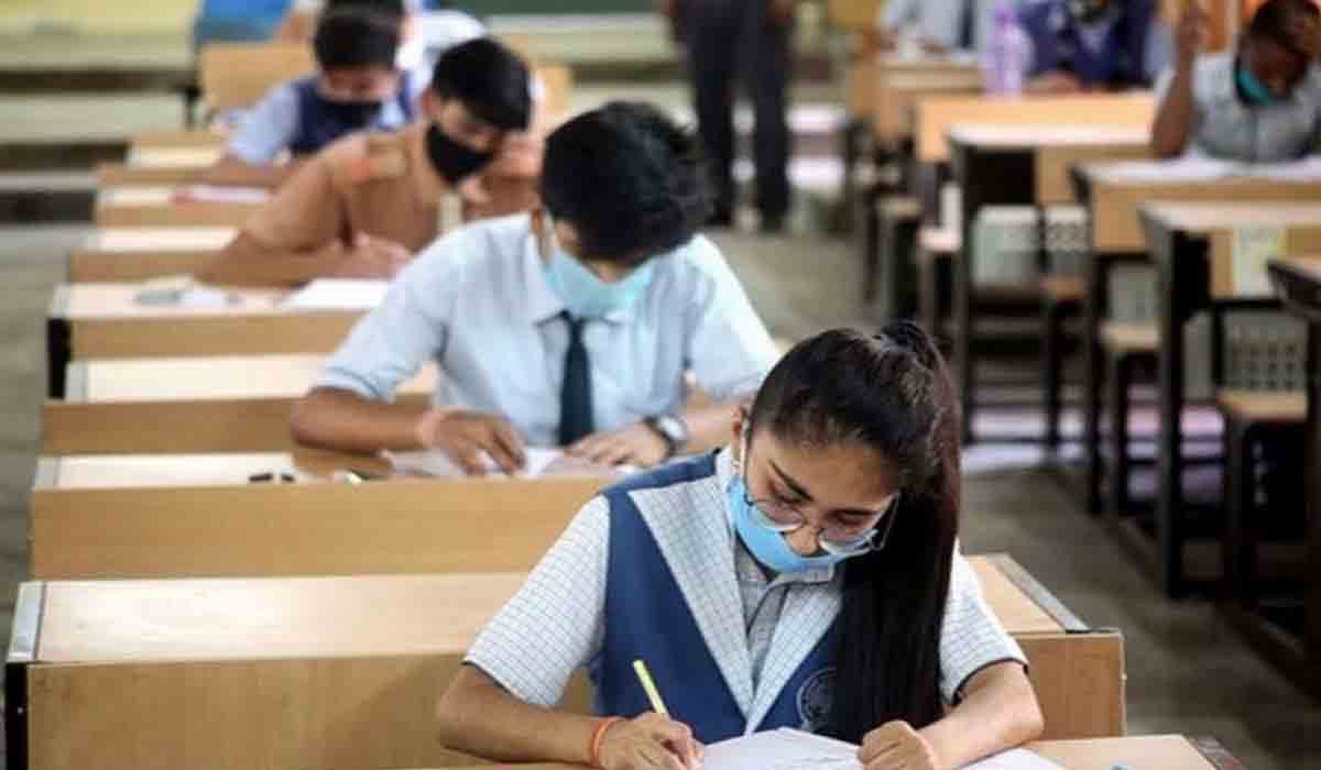 పరీక్షల్లో వింత ప్రశ్న.. ఇలాంటి ప్రశ్నలు అడుగుతారా? అంటూ తల్లిదండ్రుల ఫైర్‌.. ఇంతకి ప్రశ్నేంటో తెలుసా?