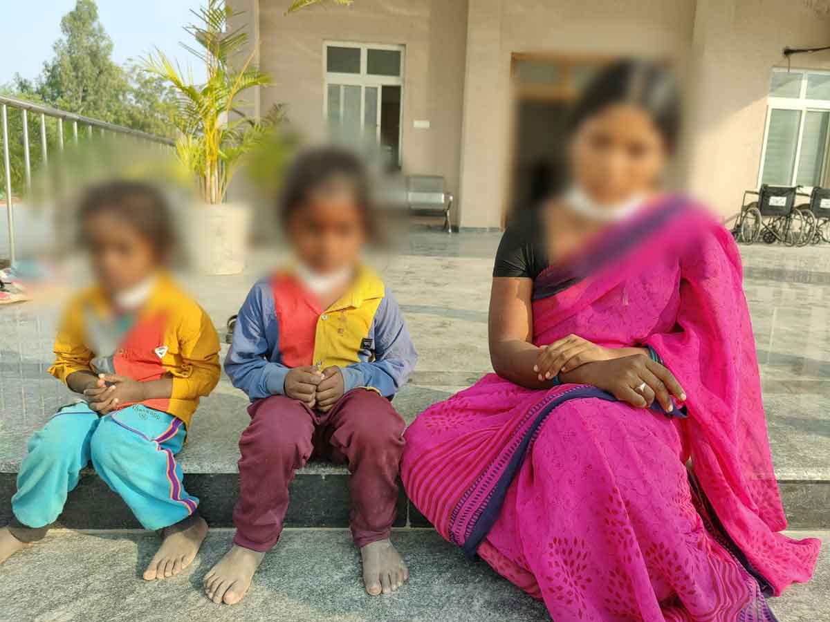 Suicide attempt: ఇద్దరు పిల్లలతో వివాహిత ఆత్మహత్యాయత్నం