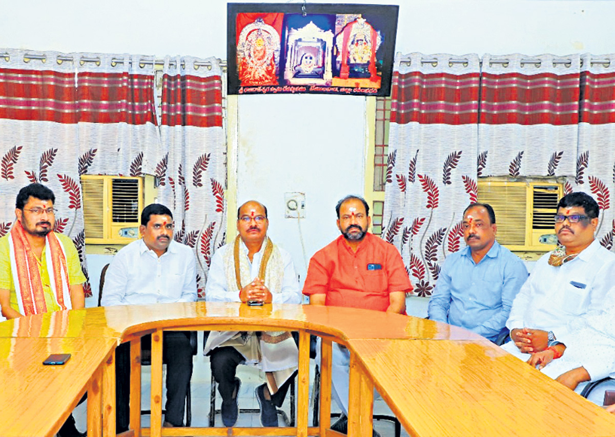 ఉద్యోగులు ఆందోళన చెందొద్దు