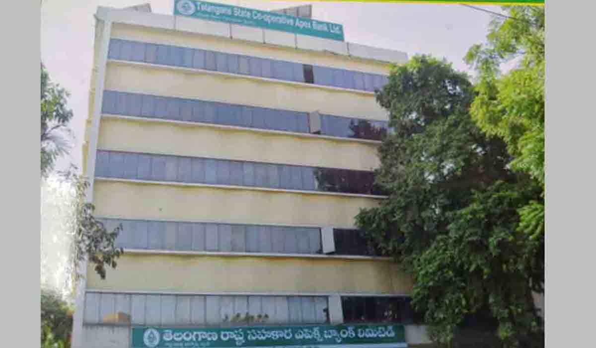 TSCAB కీల‌క నిర్ణ‌యం.. వ్యాక్సిన్ తీసుకుంటేనే జీతాలు..