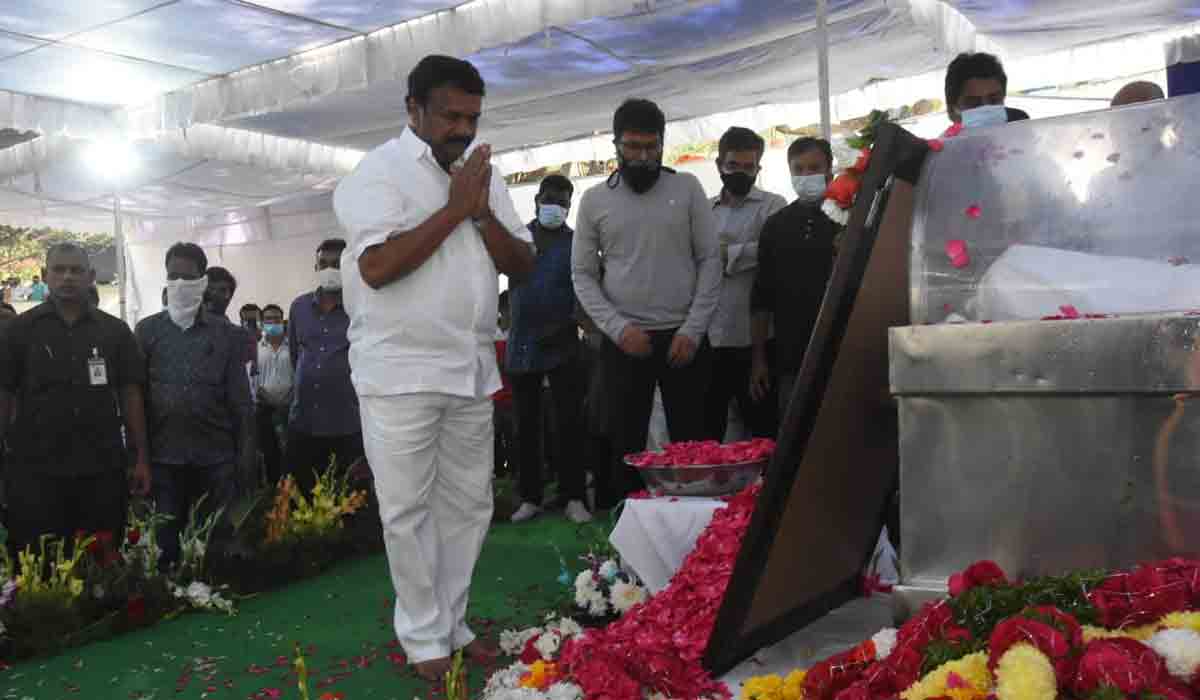 కొత్తతరం గీత రచయితలకు ఆదర్శం ‘సిరివెన్నెల’: మంత్రి తలసాని