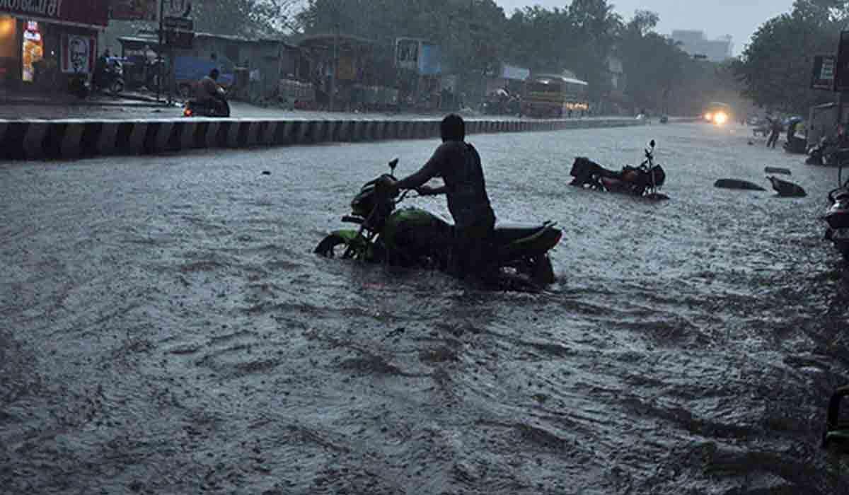 త‌మిళ‌నాడులో భారీ వ‌ర్షాలు.. ముగ్గురు మృతి