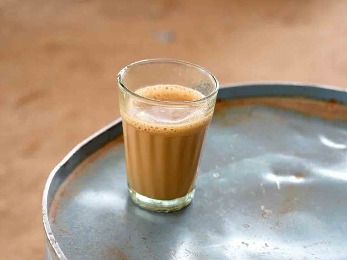 డ్రైవర్లకు పోలీసుల ‘గరమ్ చాయ్’.. ఎందుకంటే?