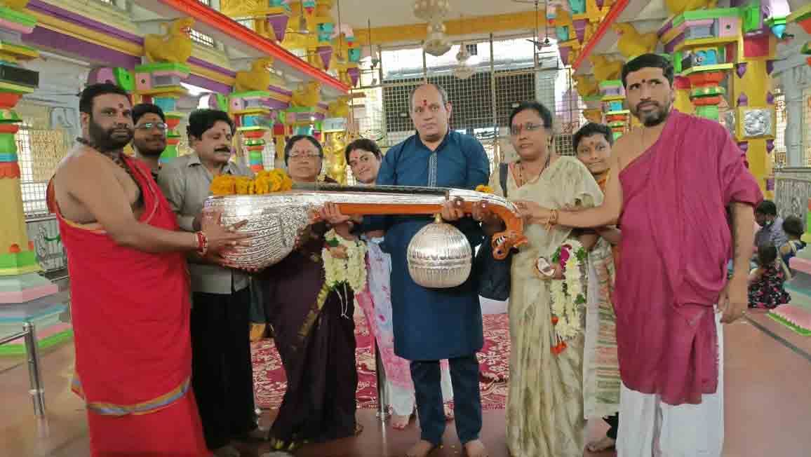 బాసర అమ్మవారికి వీణ బహూకరణ