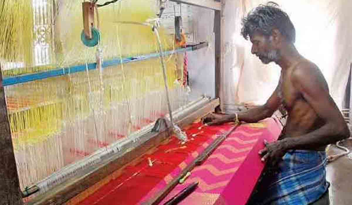 ఆ నిర్ణ‌యం చేనేత‌కు మ‌ర‌ణ శాస‌న‌మే.. కేటీఆర్ ఫైర్